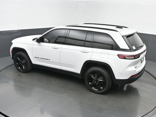 Used 2023 Jeep Grand Cherokee Altitude AWD/4WD image 38