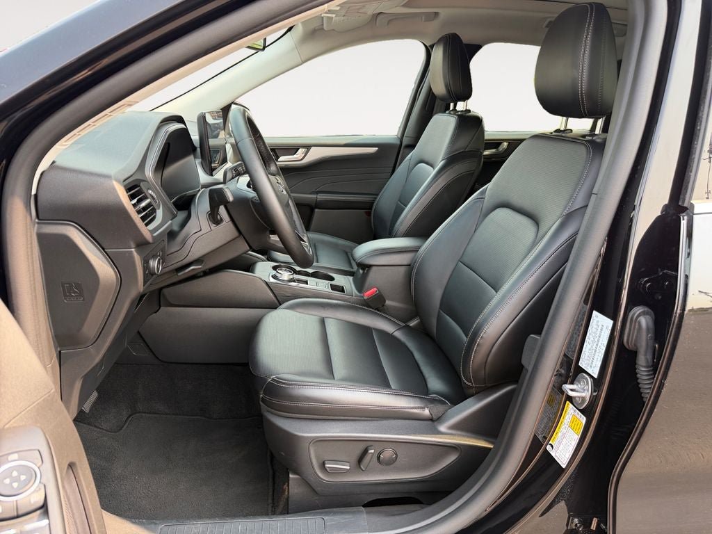 Used 2025 Ford Escape Platinum AWD/4WD image 6