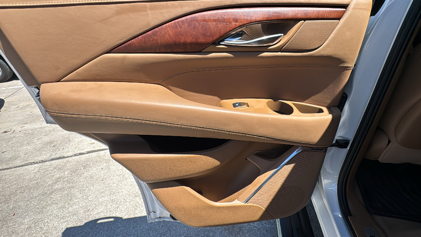 Used 2017 Cadillac Escalade Platinum image 17