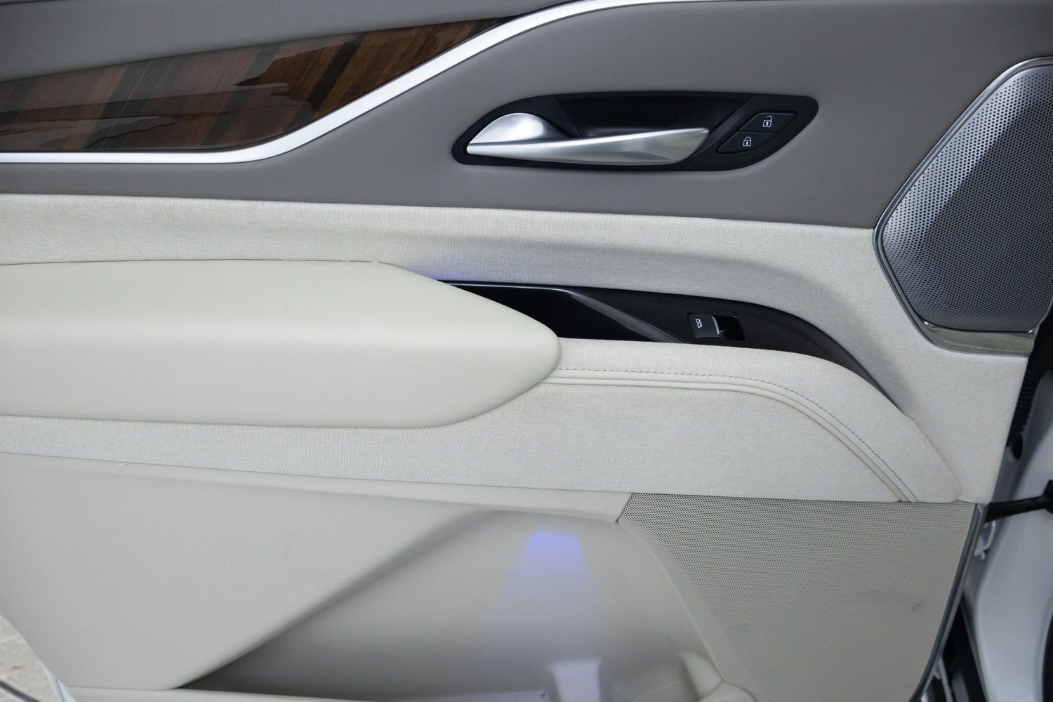 Used 2024 Cadillac Escalade ESV Sport Platinum w/ Heavy-Duty Trailer Package AWD/4WD image 32