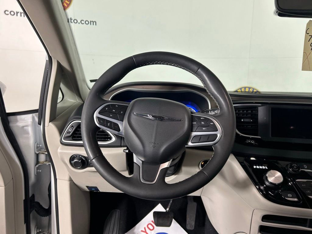 Used 2023 Chrysler Voyager LX FWD image 8