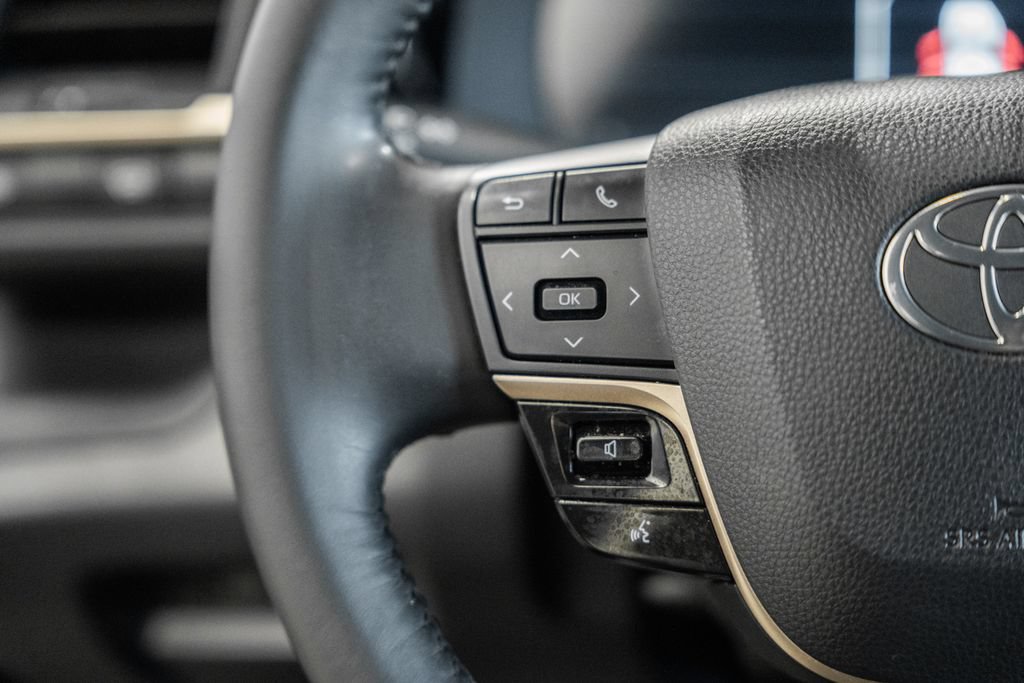 Used 2023 Toyota Crown AWD/4WD image 18