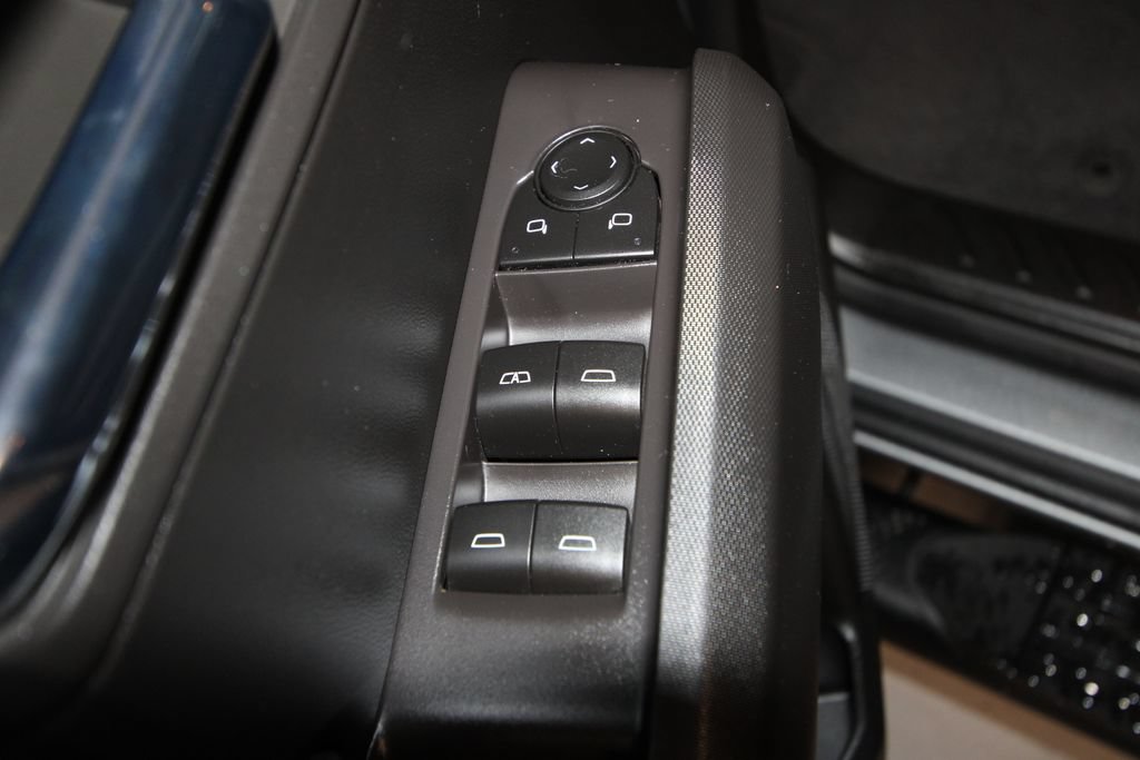 Used 2023 GMC Canyon Elevation w/ Elevation Premium Package RWD image 6