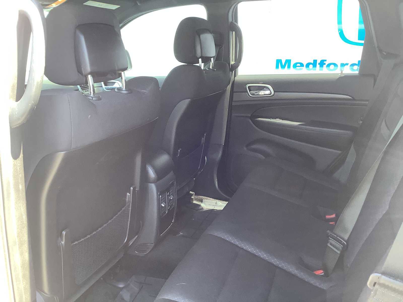 Used 2018 Jeep Grand Cherokee Laredo AWD/4WD image 12