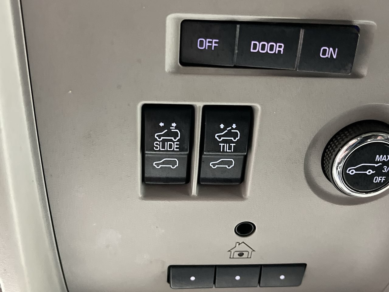 Used 2018 GMC Yukon SLT AWD/4WD image 27
