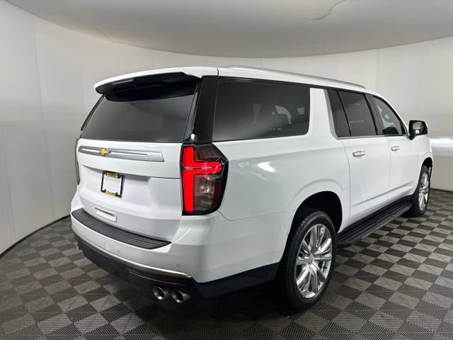 Used 2023 Chevrolet Suburban High Country image 3