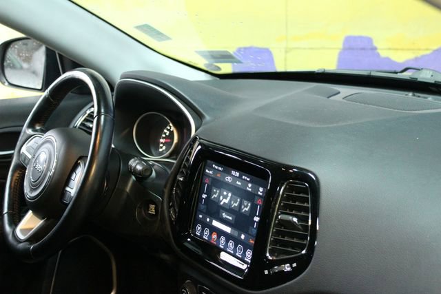 Used 2020 Jeep Compass Limited AWD/4WD image 10