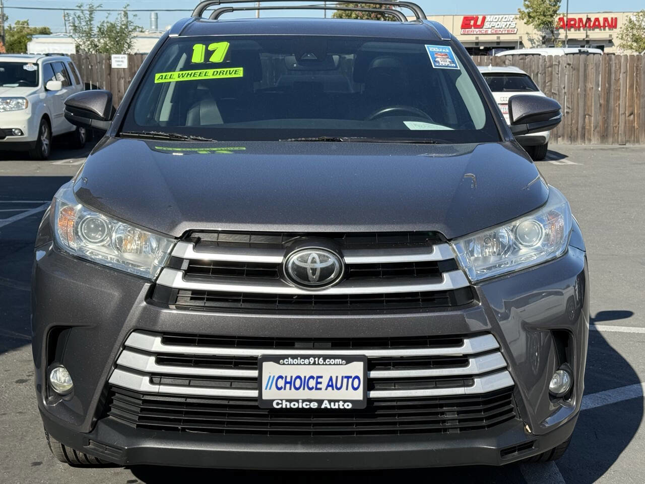 Used 2017 Toyota Highlander XLE image 2