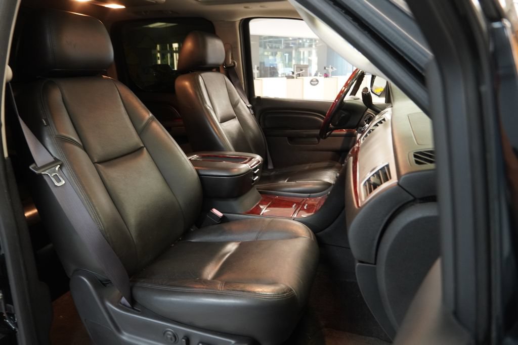 Used 2013 Cadillac Escalade ESV Premium AWD/4WD image 38
