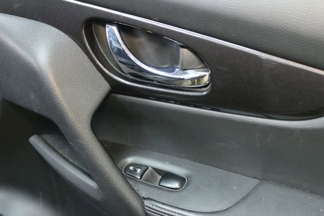 Used 2018 Nissan Rogue S FWD image 9