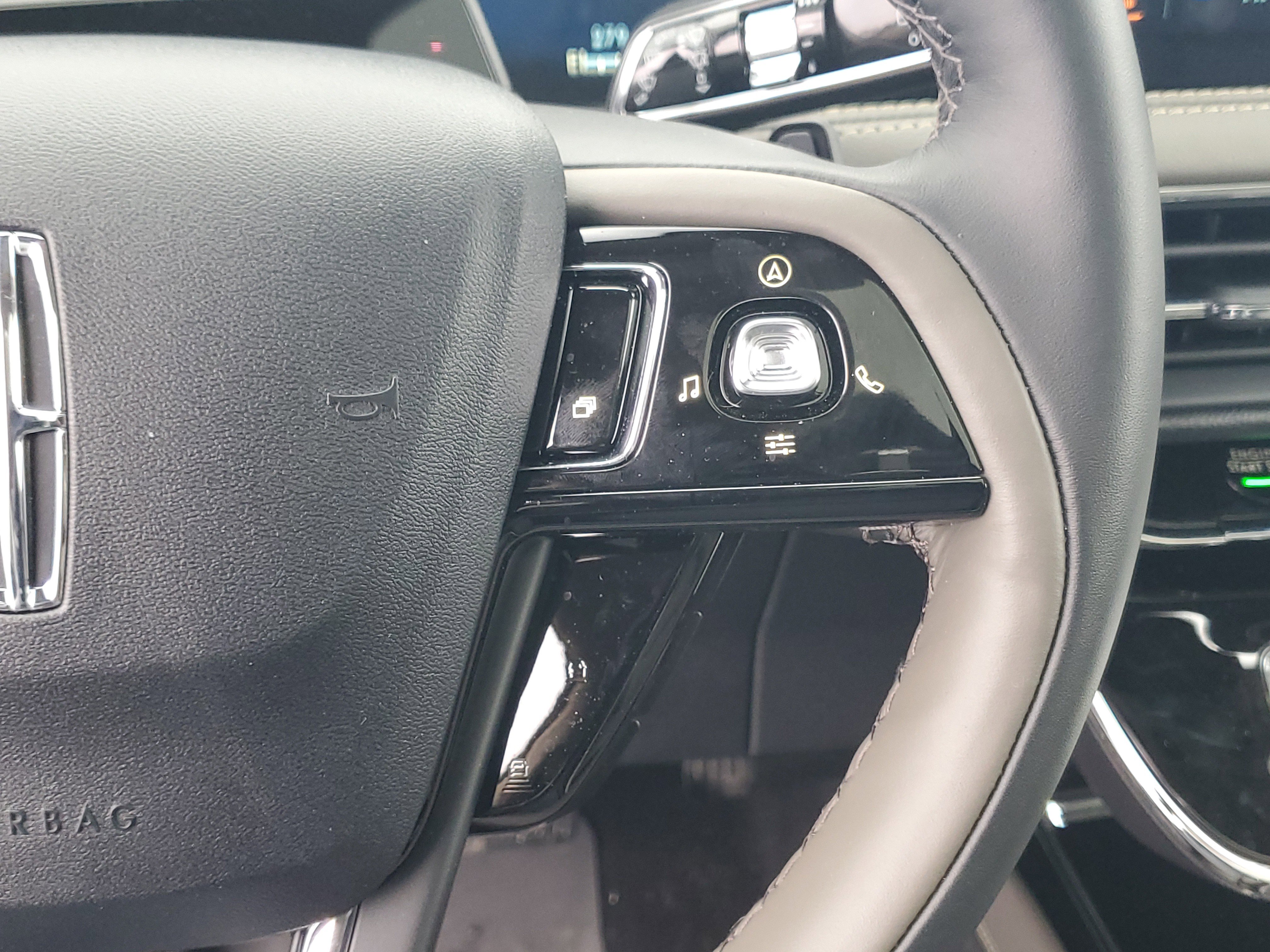 New 2025 Lincoln Corsair Reserve w/ Equipment Group 202A image 18