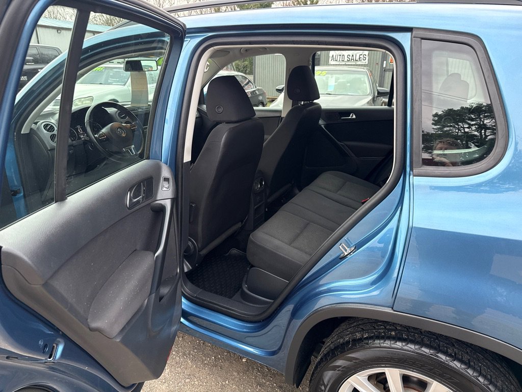 Used 2017 Volkswagen Tiguan Limited w/ Premium Package image 10