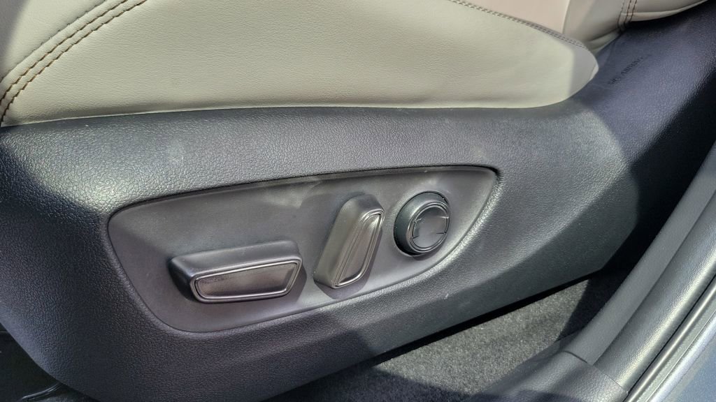 Used 2024 Toyota RAV4 Limited w/ Advanced Technology Package image 19