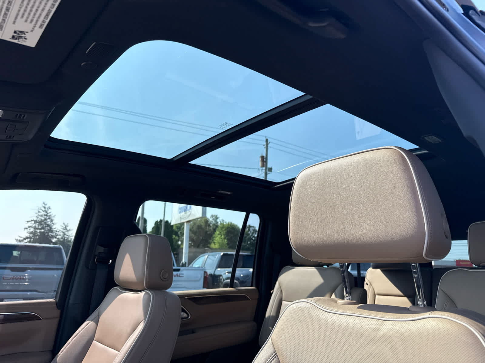 Used 2022 Chevrolet Suburban Premier AWD/4WD image 10