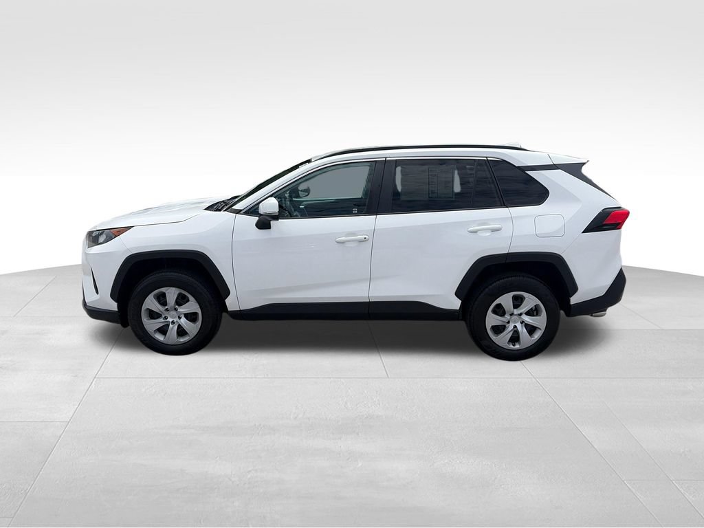 Used 2020 Toyota RAV4 LE FWD image 3