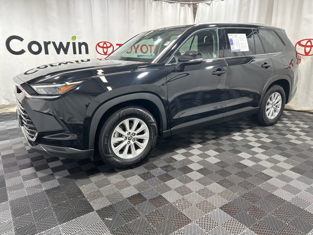 Used 2025 Toyota Grand Highlander AWD image 4