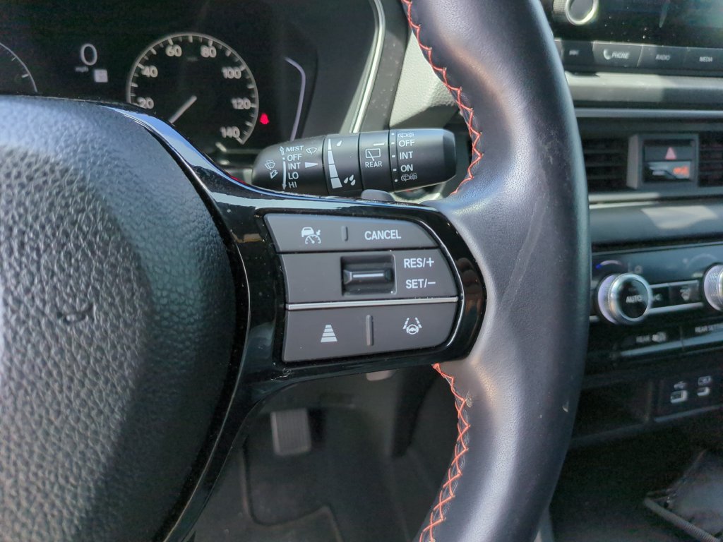 Used 2025 Honda Pilot Sport image 33