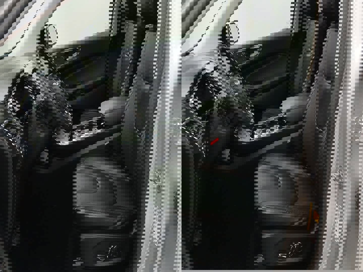 Used 2019 Ford Edge Titanium w/ Cold Weather Package image 9