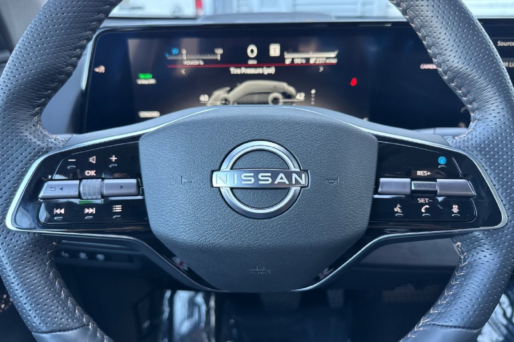 Used 2024 Nissan Ariya AWD image 23