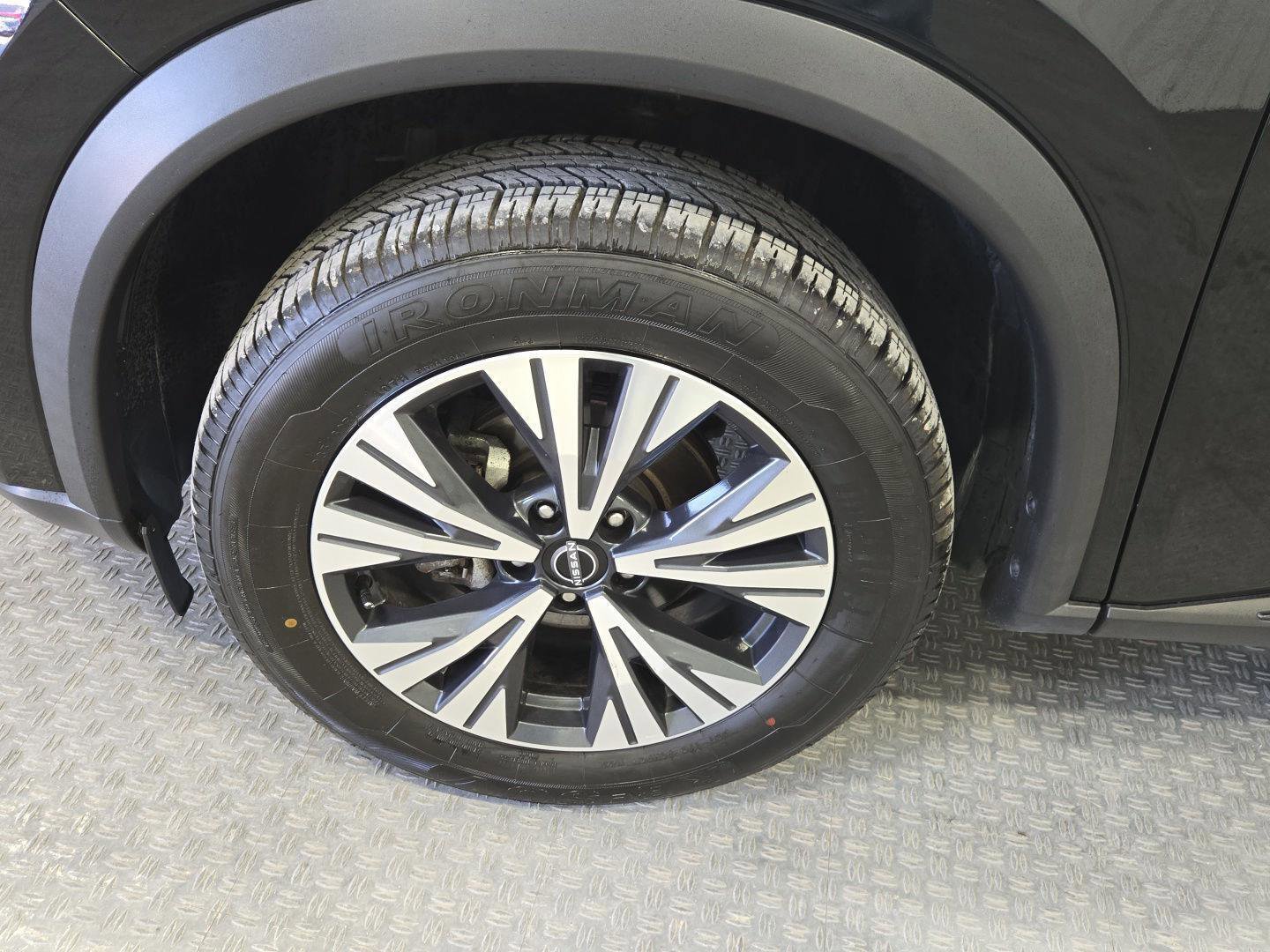 Used 2023 Nissan Rogue SV image 27