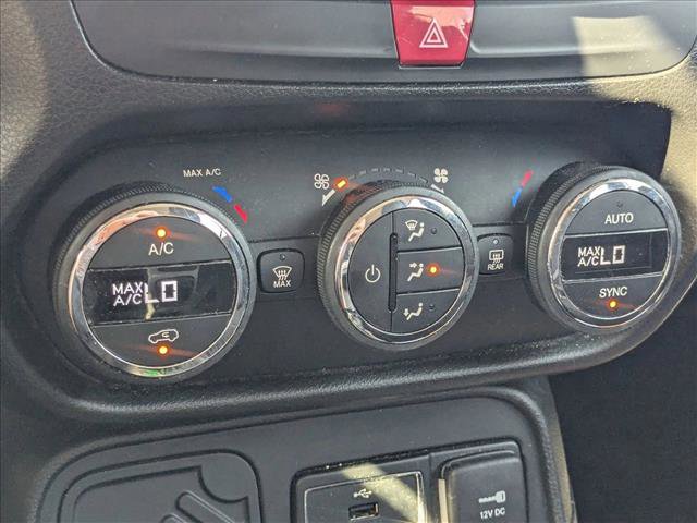 Used 2017 Jeep Renegade Latitude w/ Popular Equipment Group image 10