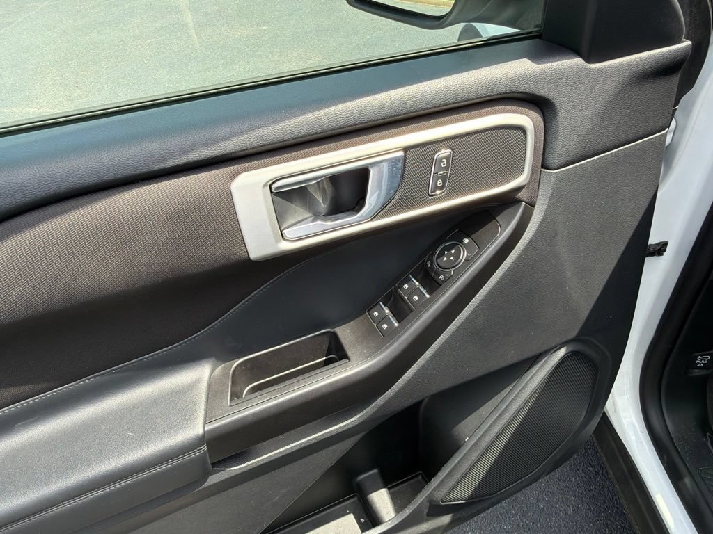 Used 2020 Ford Explorer XLT RWD image 6