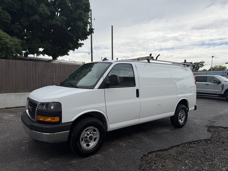 Used 2022 GMC Savana 2500 w/ Chrome Appearance Package RWD image 6