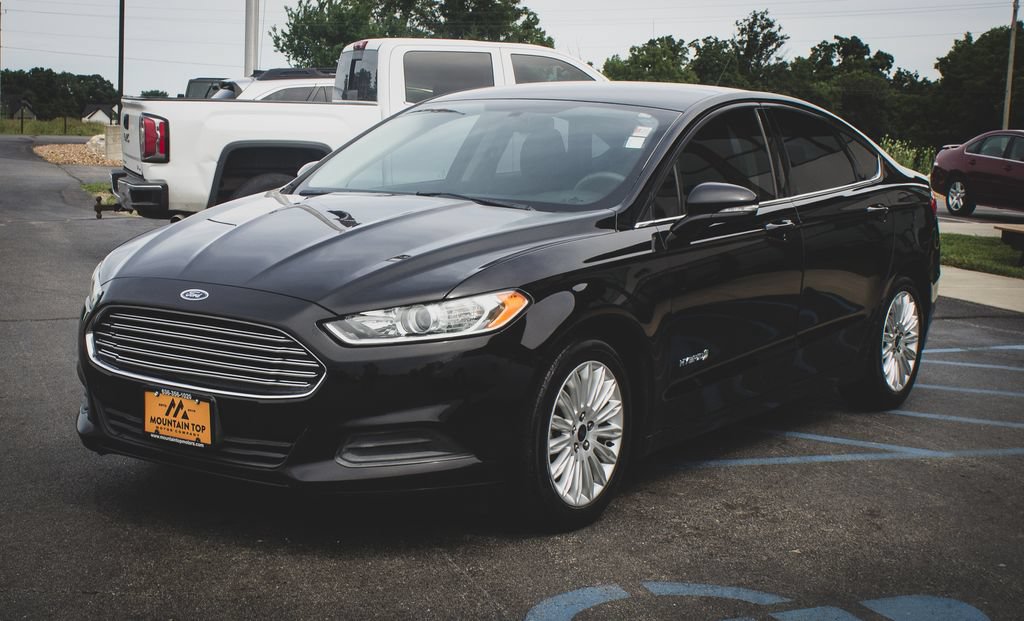 Used 2016 Ford Fusion SE FWD image 15
