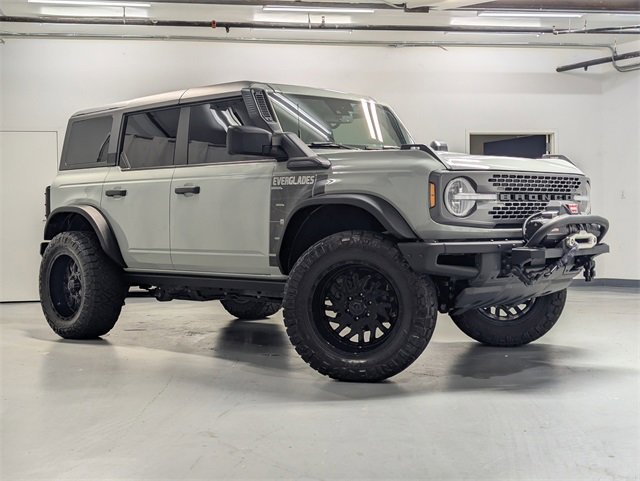 Used 2022 Ford Bronco Everglades image 2