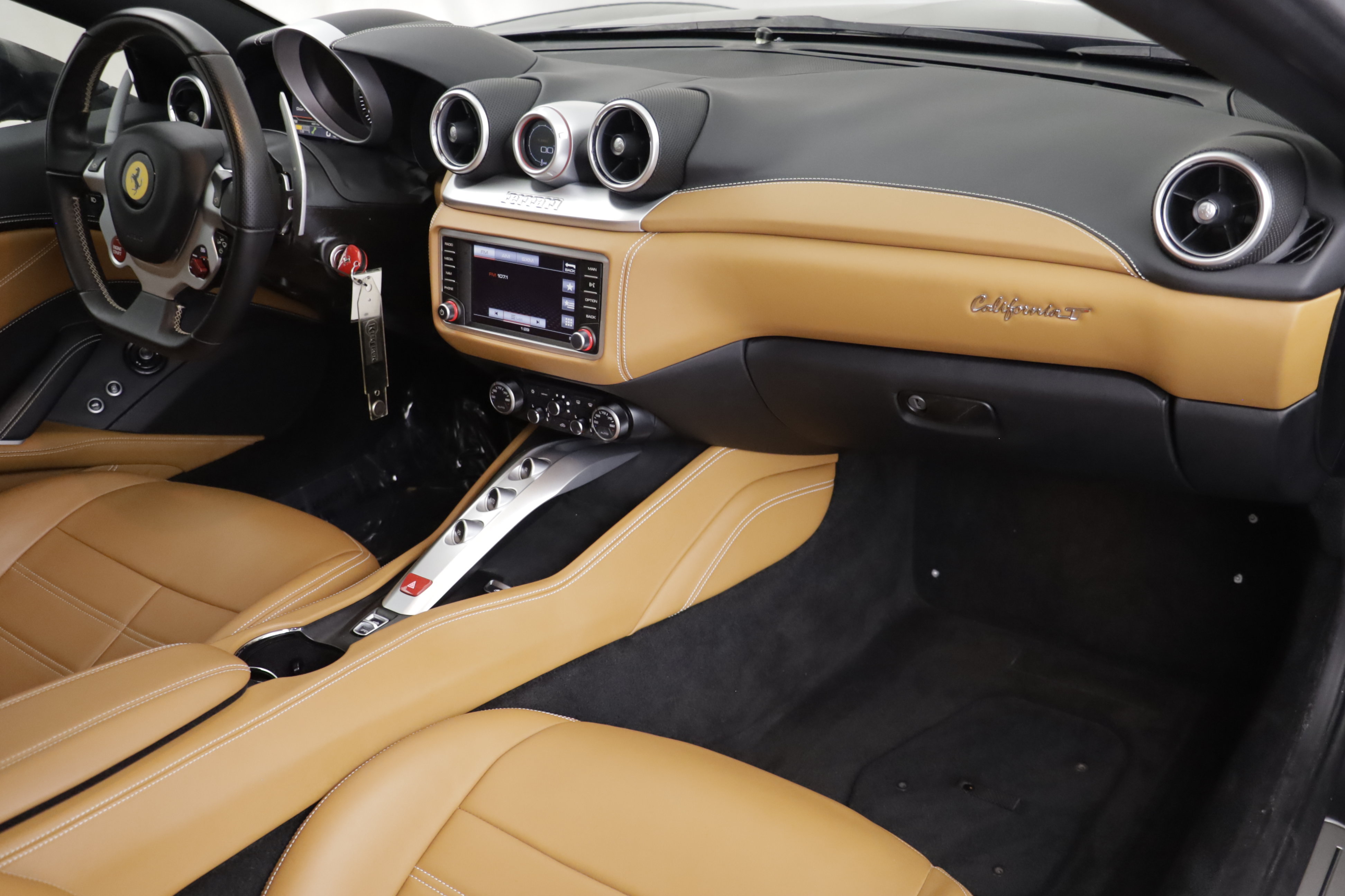 Used 2017 Ferrari California T RWD image 30
