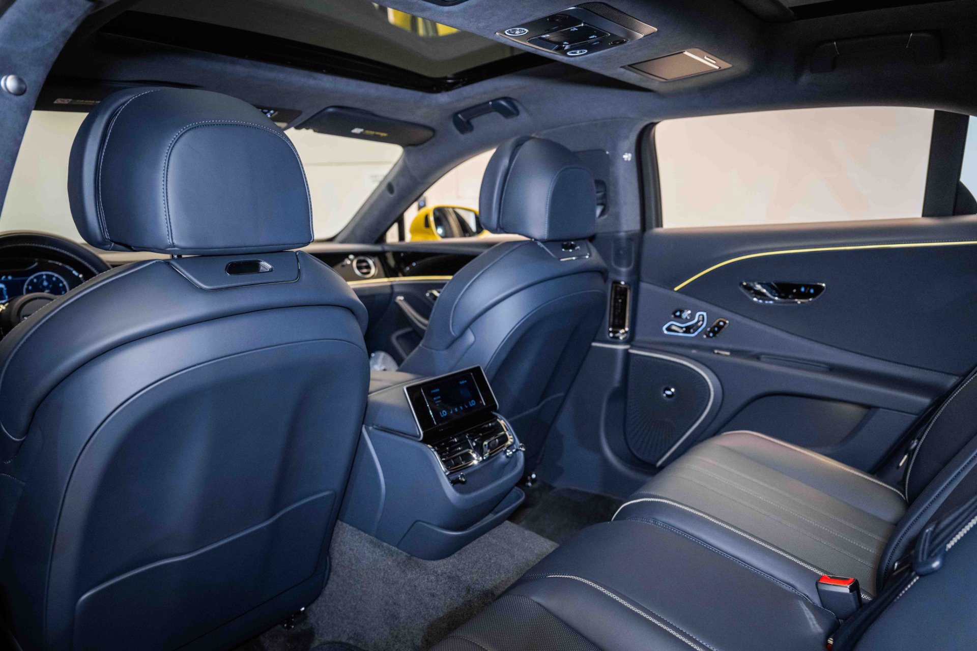 Used 2024 Bentley Flying Spur V8 image 19