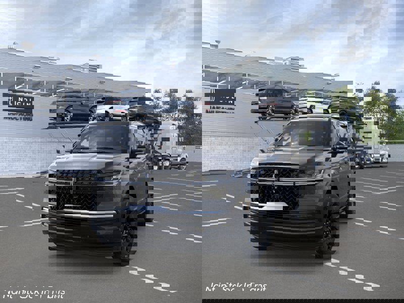 New 2026 Lincoln Navigator Reserve AWD/4WD image 2