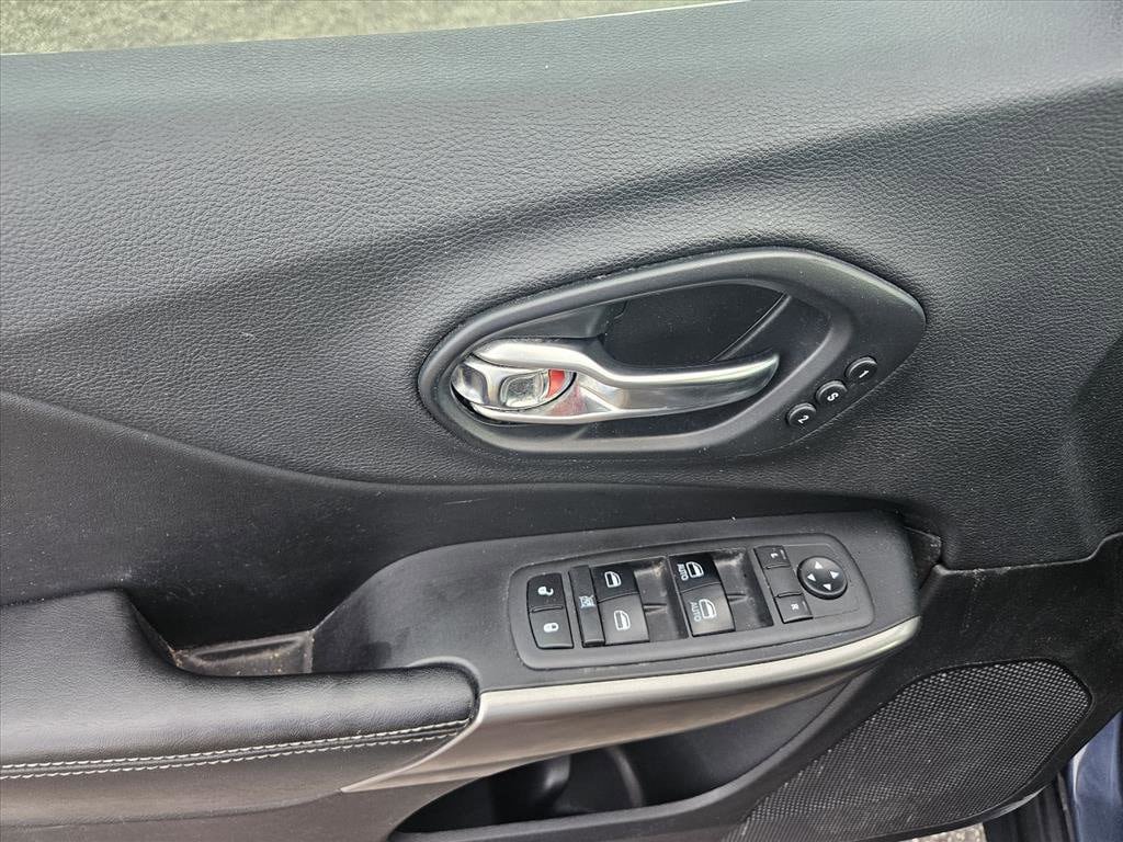 Used 2019 Jeep Cherokee Limited AWD/4WD image 10