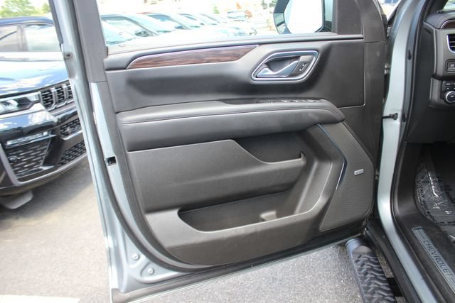 Used 2023 Chevrolet Suburban Z71 w/ Luxury Package AWD/4WD image 19