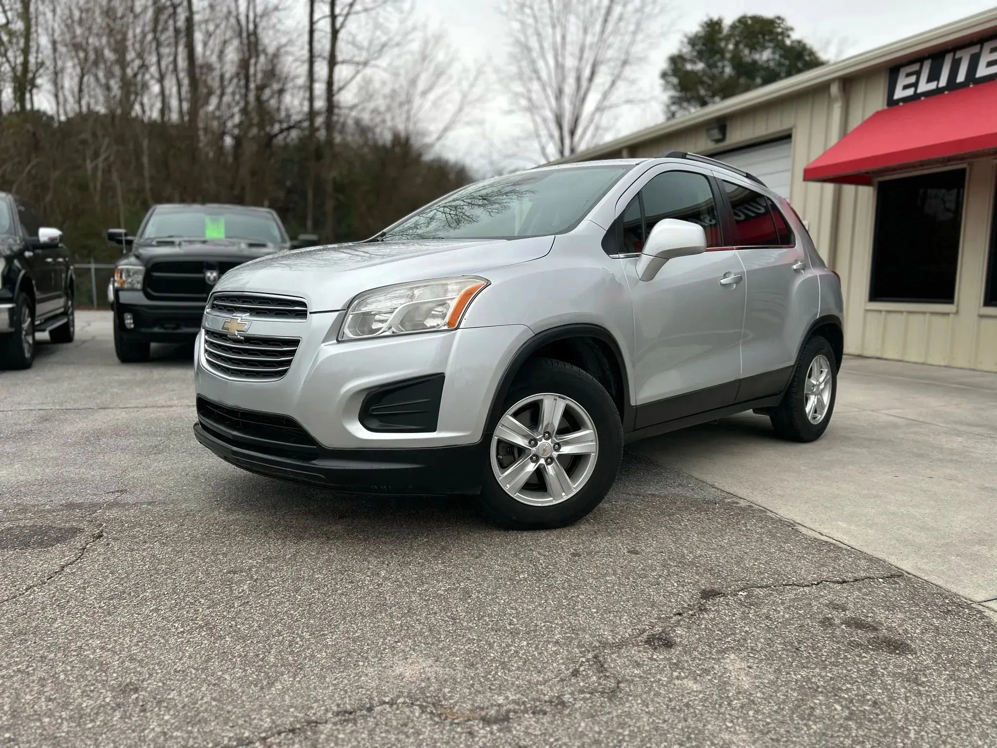 Used 2016 Chevrolet Trax LT w/ LT Convenience Package FWD image 3