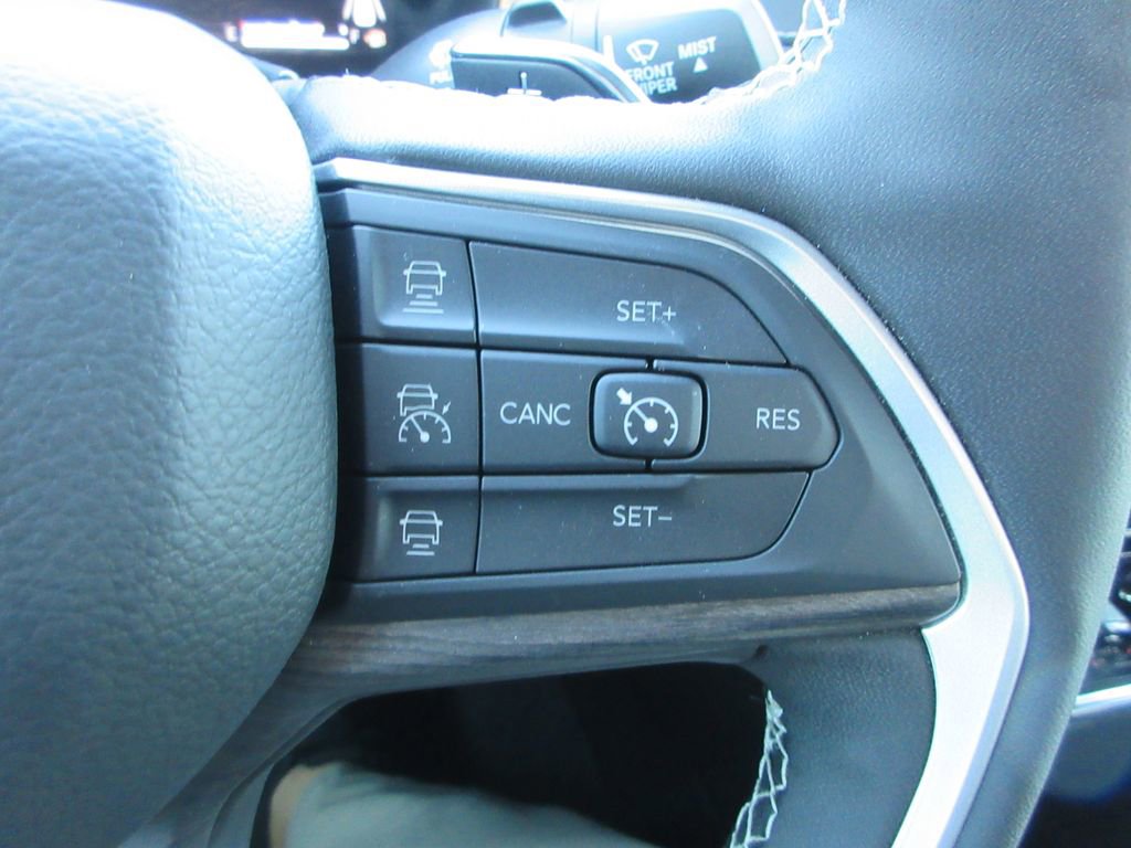 Used 2025 Jeep Grand Cherokee L Limited w/ Trailer Tow Package image 27