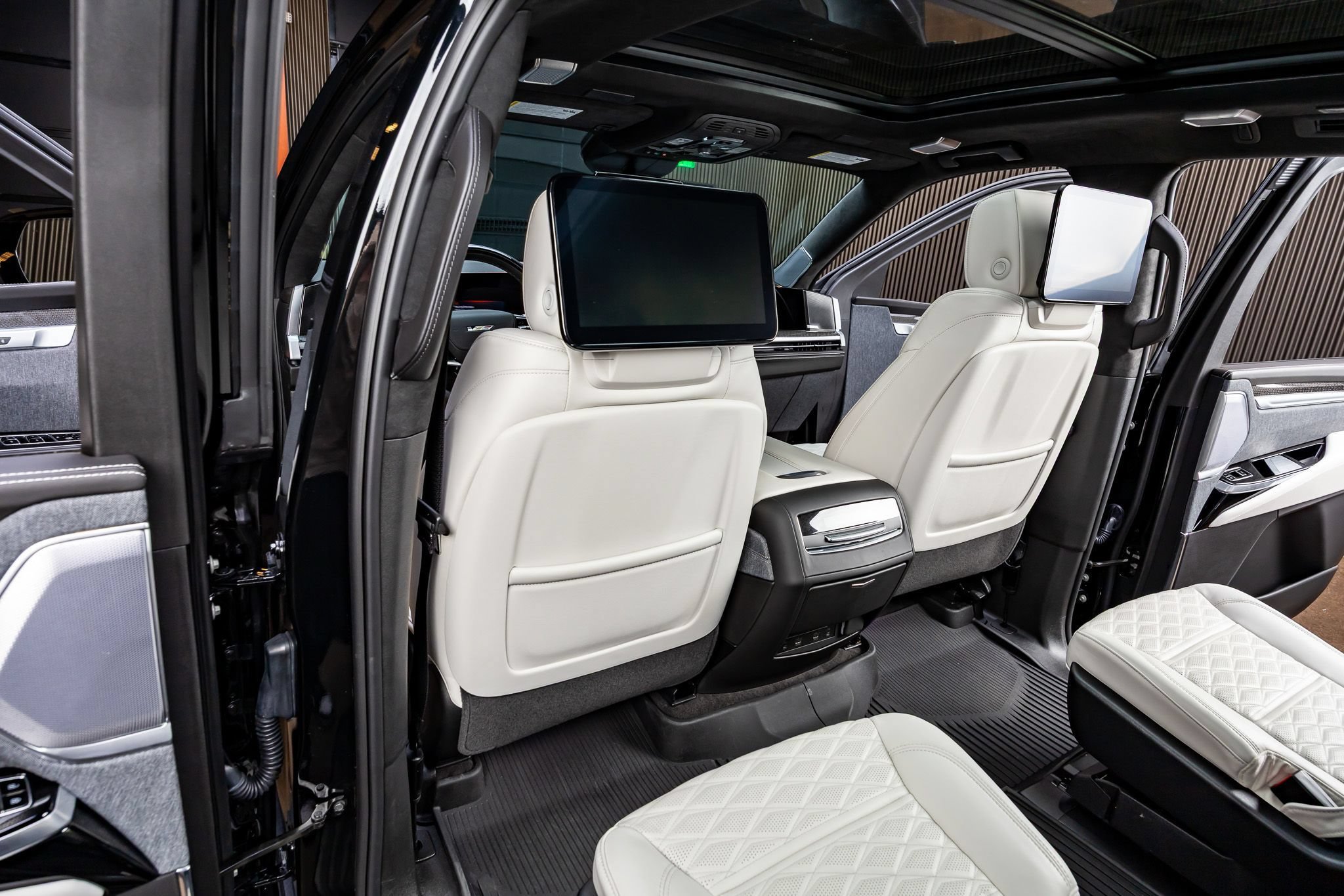Used 2026 Cadillac Escalade V w/ LPO, Floor Liner Package AWD/4WD image 32