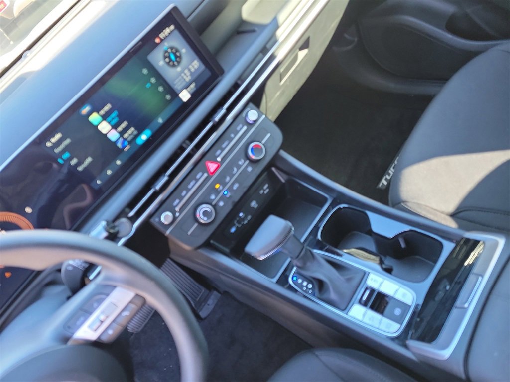 Used 2025 Hyundai Tucson SE image 30