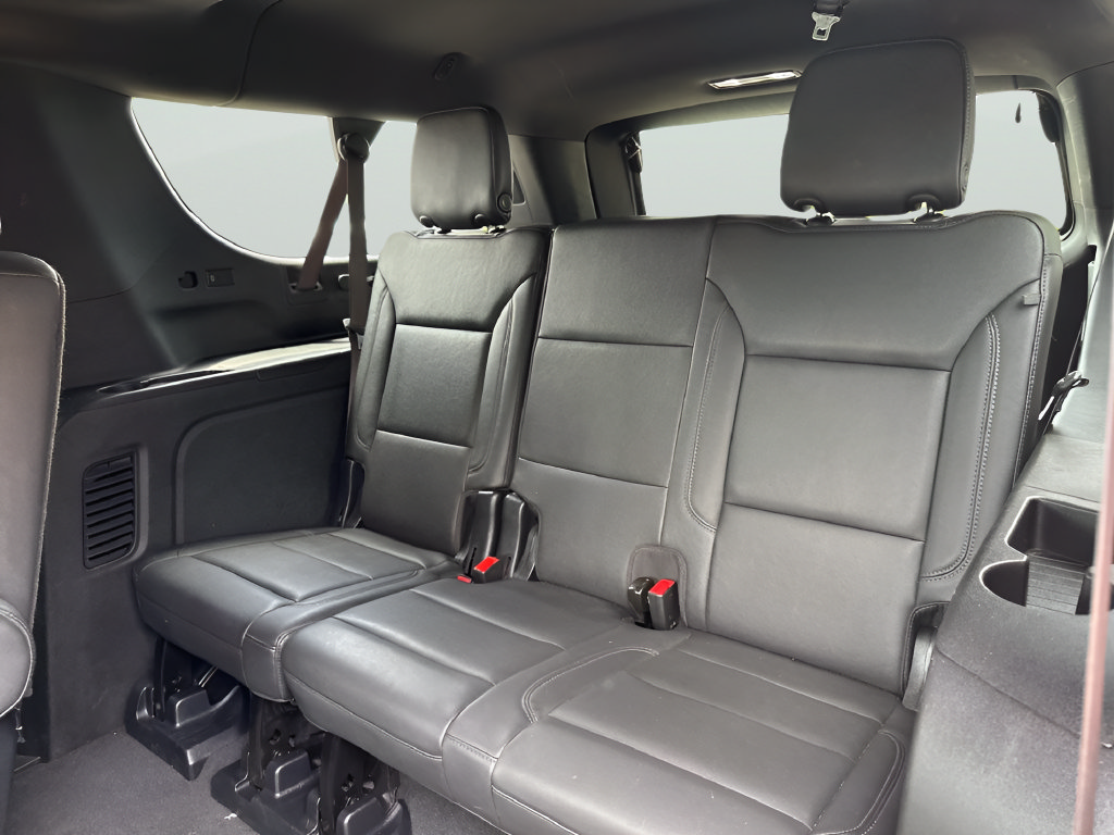 Used 2024 Chevrolet Suburban Z71 w/ Luxury Package AWD/4WD image 33