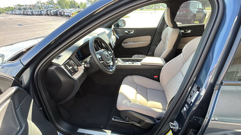 New 2026 Volvo XC60 B5 Plus w/ Protection Package Premier AWD/4WD image 24