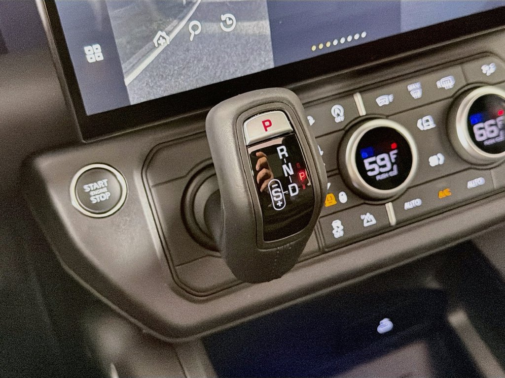 New 2026 Land Rover Defender 110 X-Dynamic SE AWD/4WD image 17