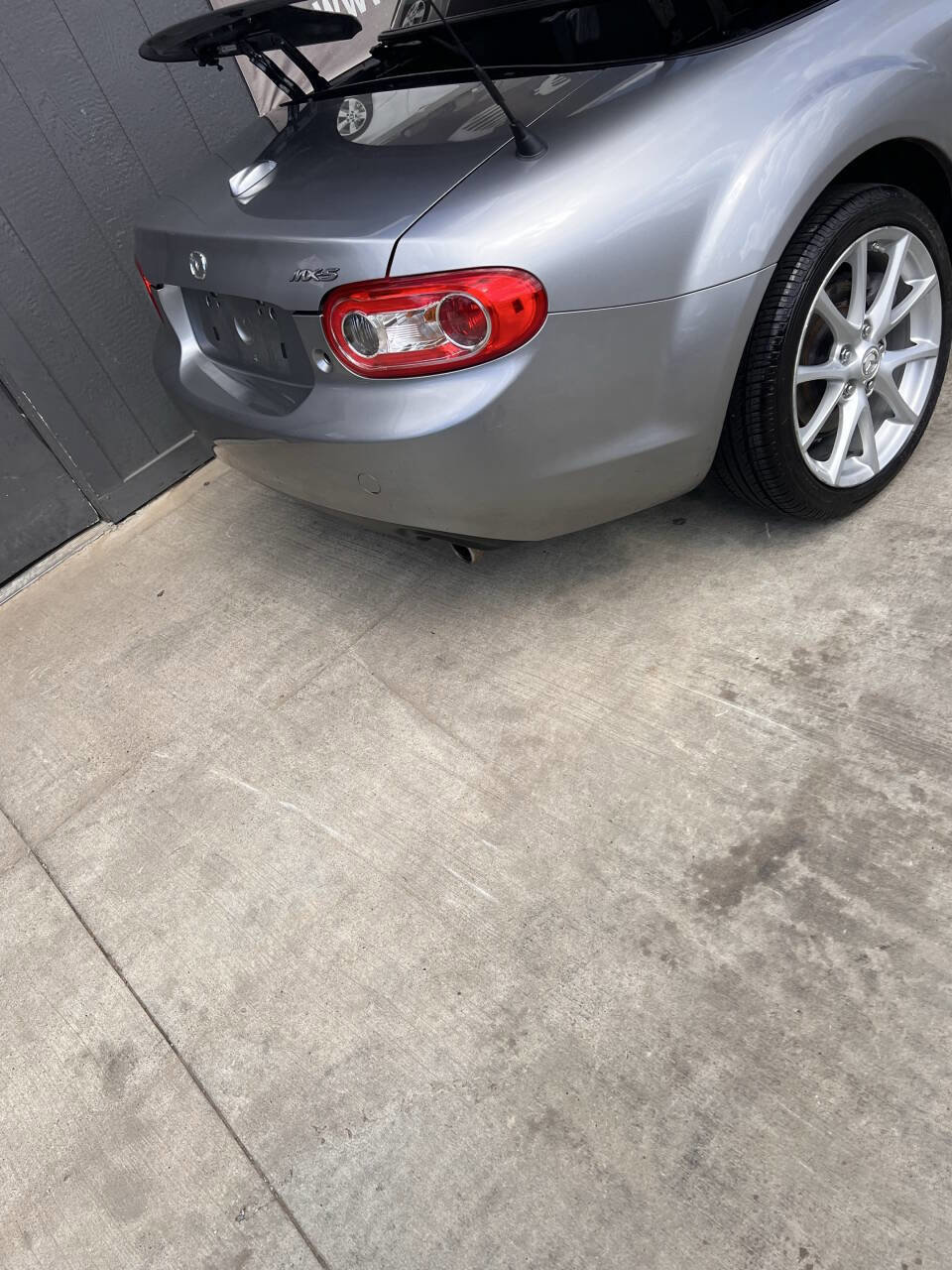 Used 2010 MAZDA MX-5 Miata Grand Touring w/ Premium Pkg image 9