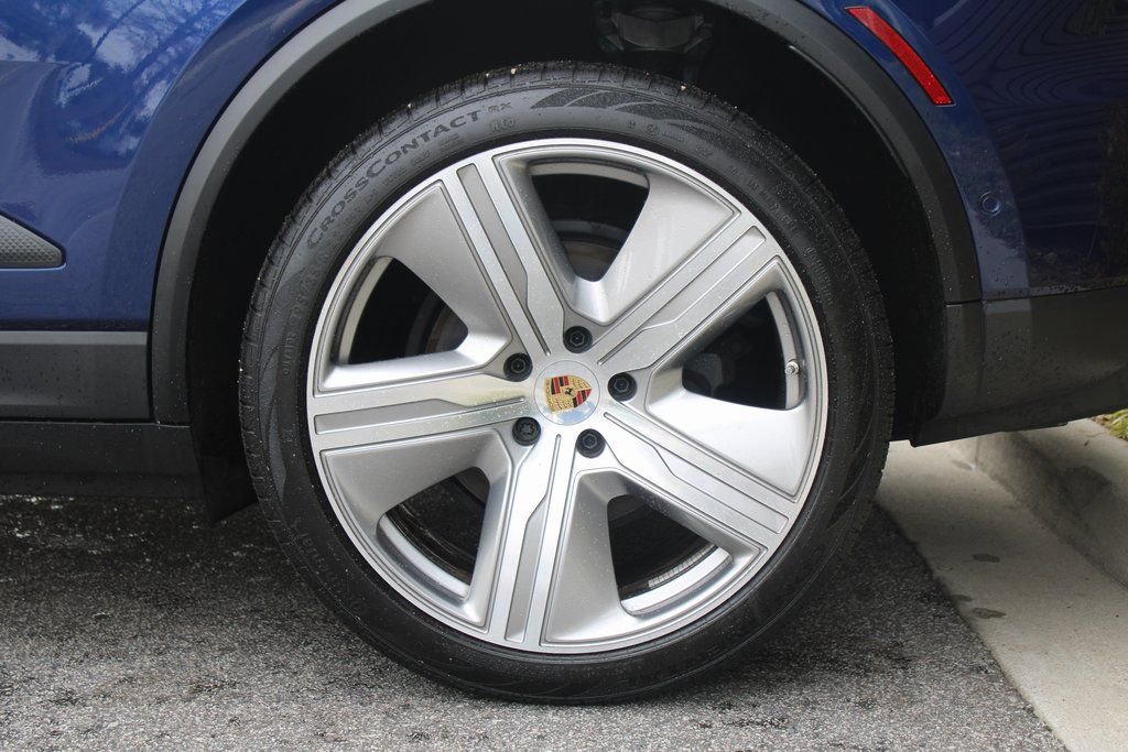 Certified 2024 Porsche Macan 4 Electric image 13