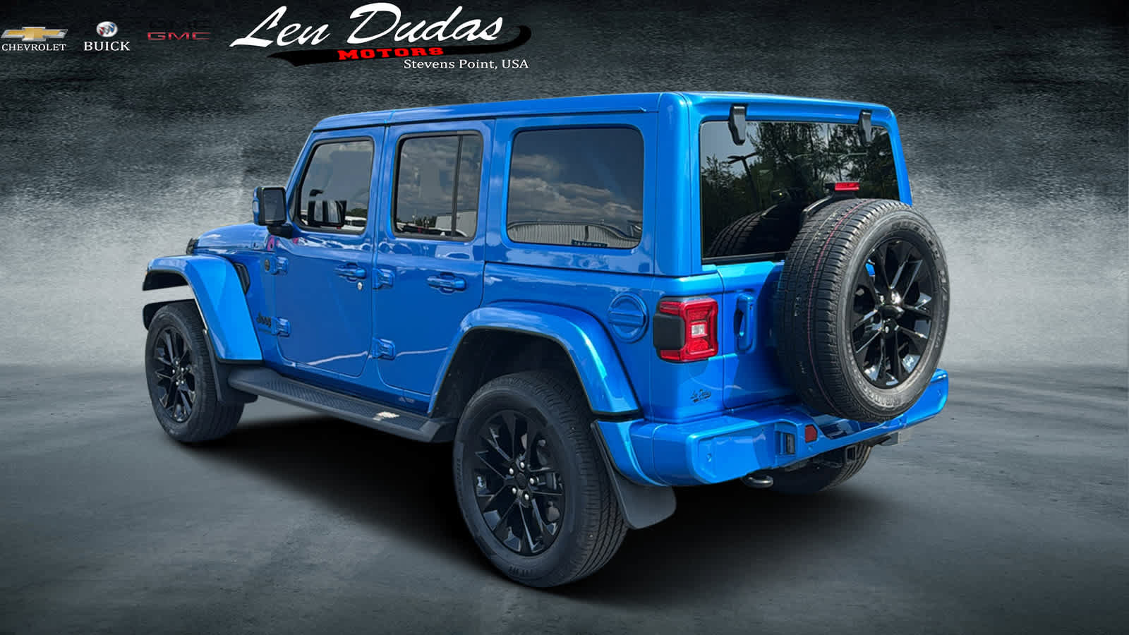 Used 2022 Jeep Wrangler Unlimited Sahara AWD/4WD image 3