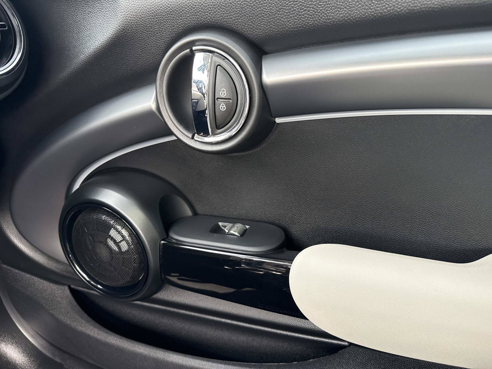 Used 2024 MINI Cooper SE FWD image 19