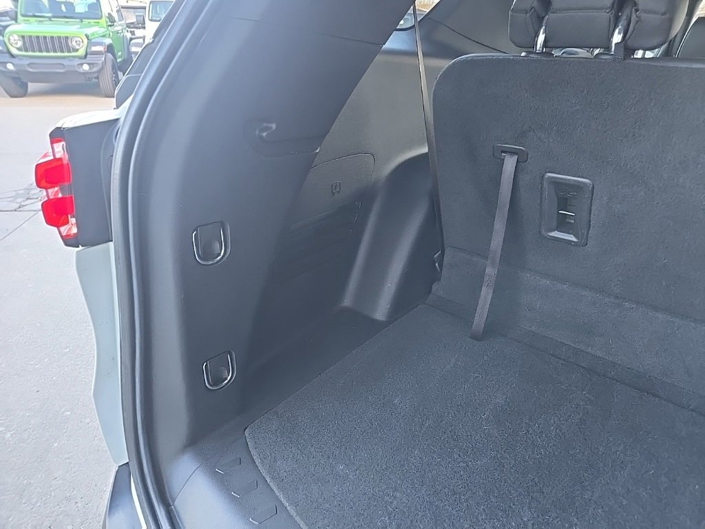 Used 2022 Chevrolet Traverse RS image 97