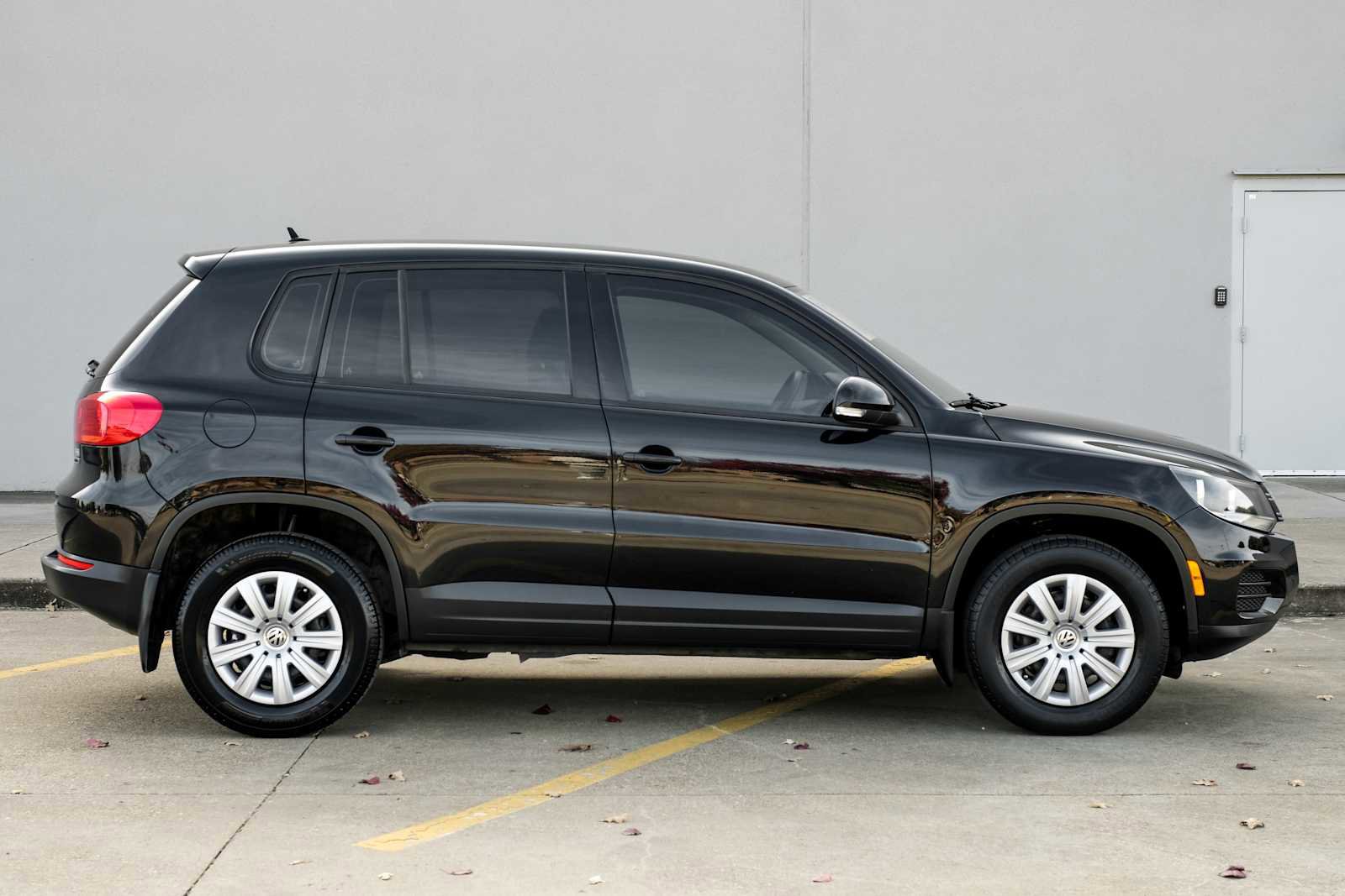 Used 2017 Volkswagen Tiguan S image 7