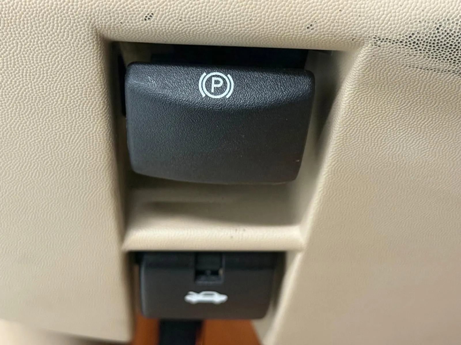 Used 2006 Cadillac SRX w/ Drivers Level One Package image 26