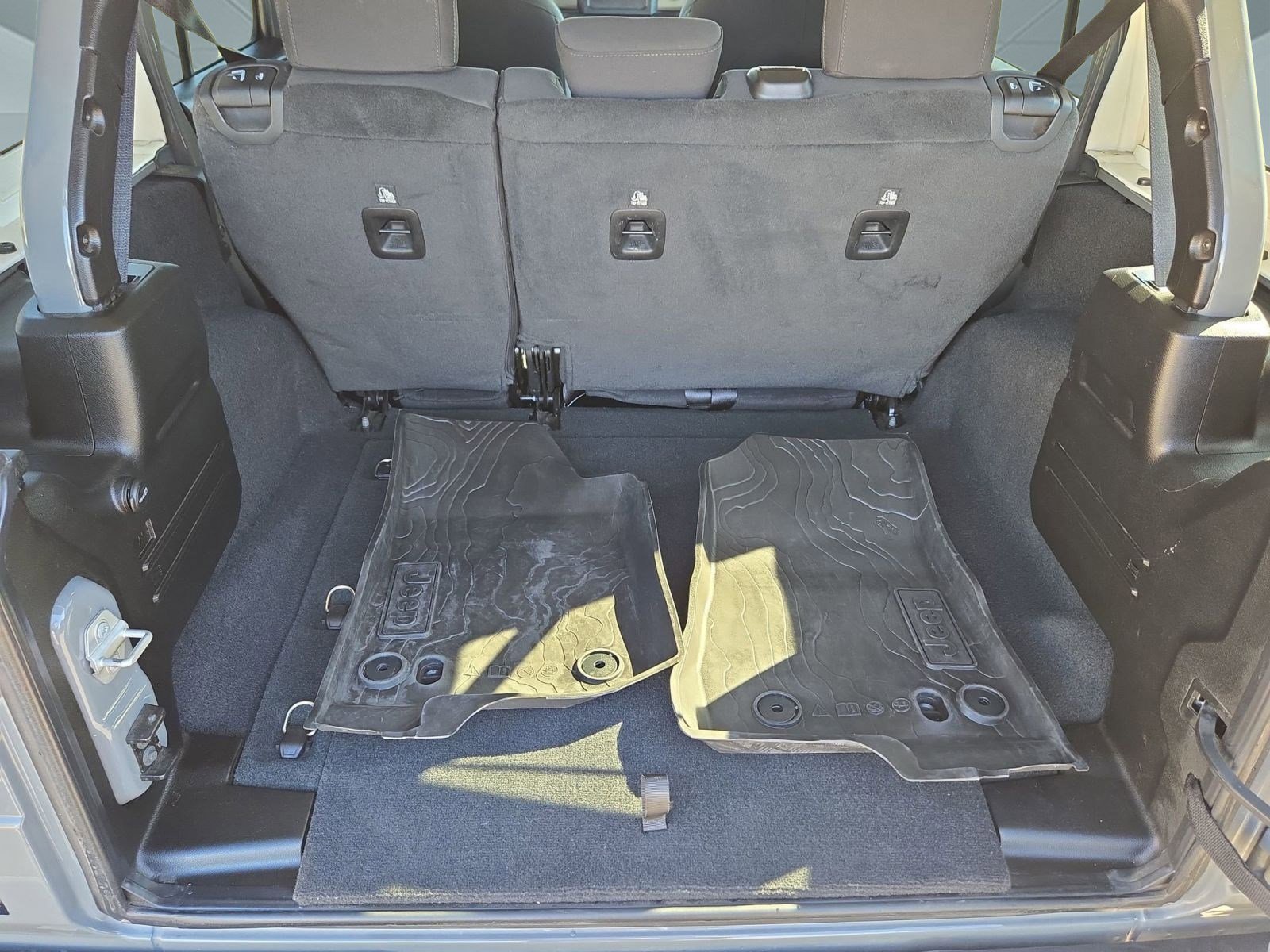 Used 2022 Jeep Wrangler Unlimited Sport image 27