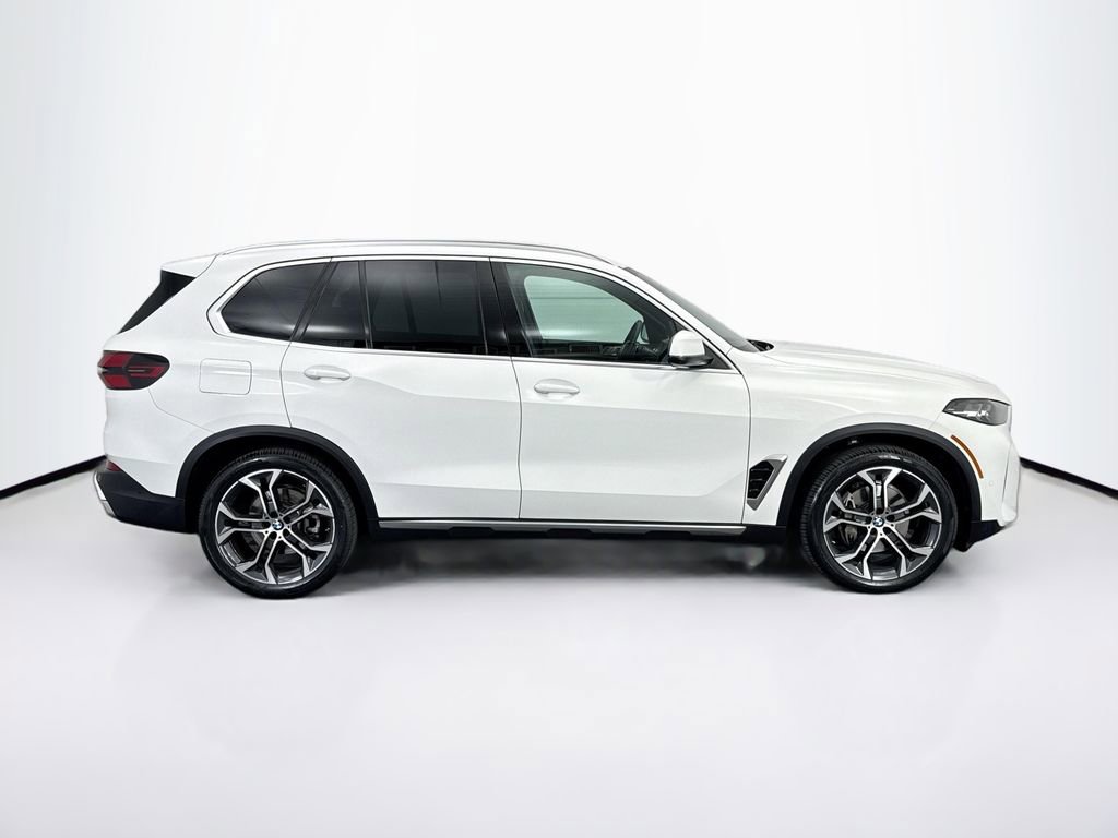 Used 2024 BMW X5 xDrive40i w/ Parking Assistance Package image 4